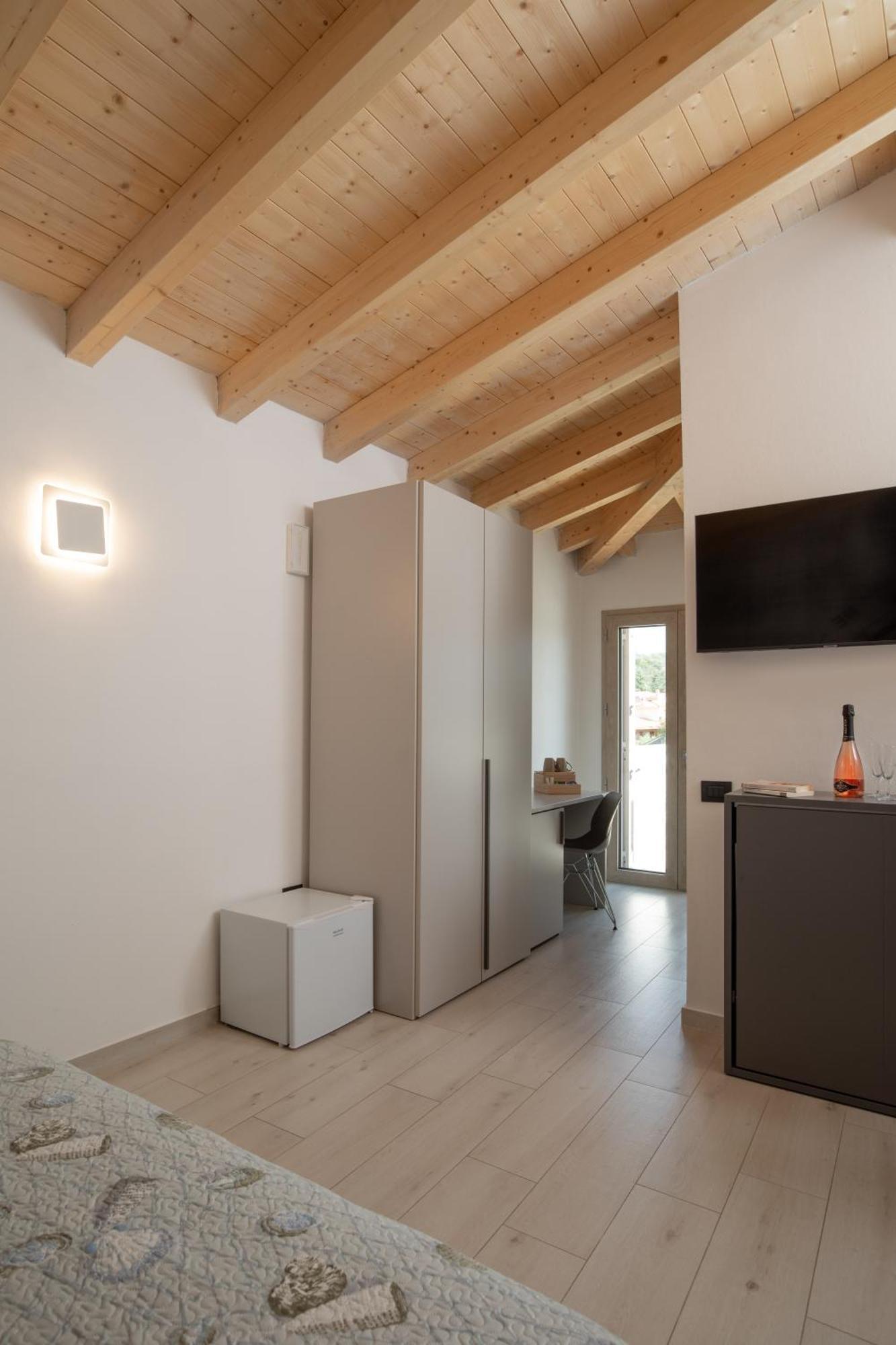 Theodore Rooms San Teodoro  Ngoại thất bức ảnh