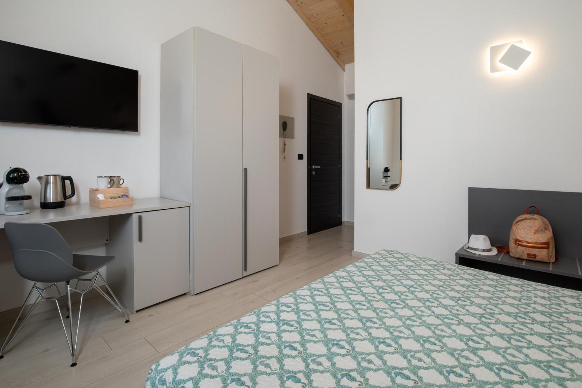 Theodore Rooms San Teodoro  Ngoại thất bức ảnh