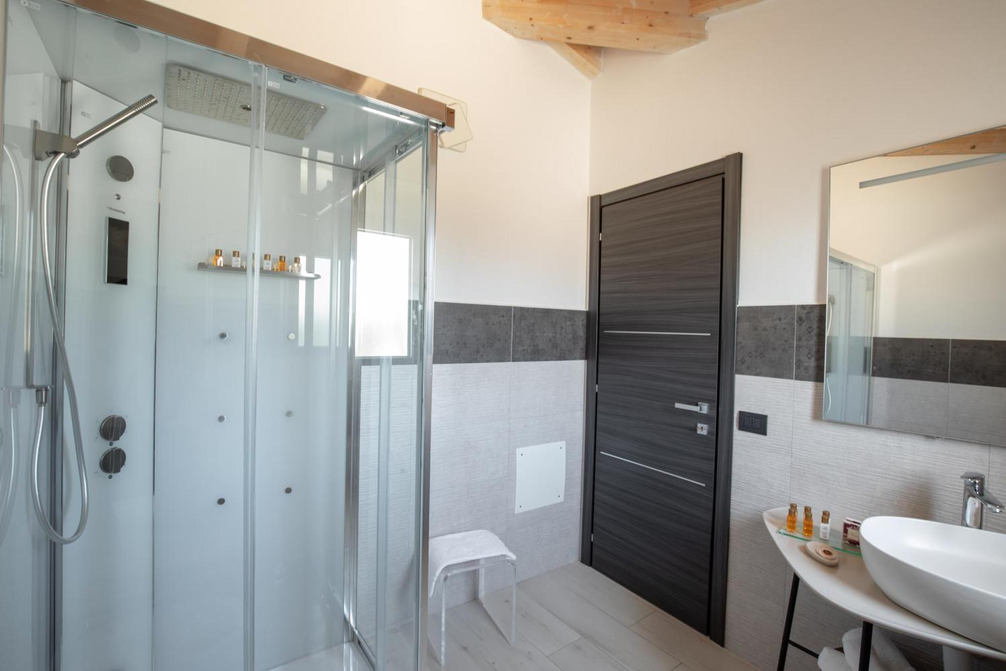 Theodore Rooms San Teodoro  Phòng bức ảnh